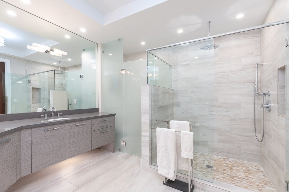 A detailed bathroom remodel checklist for a successful 2025 renovation.