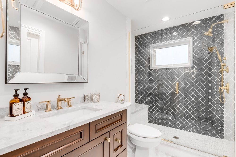 A detailed bathroom remodel checklist for a successful 2025 renovation.