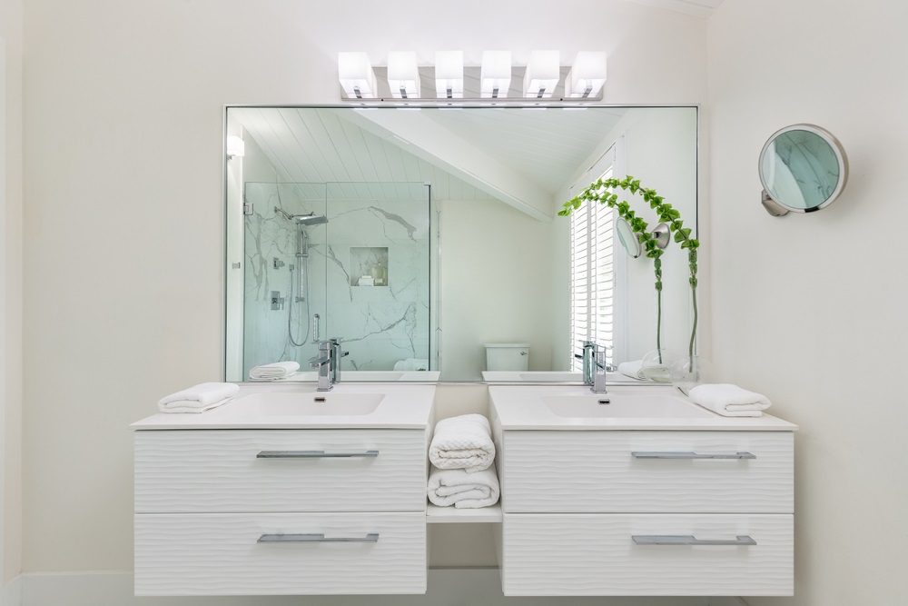 A detailed bathroom remodel checklist for a successful 2025 renovation.