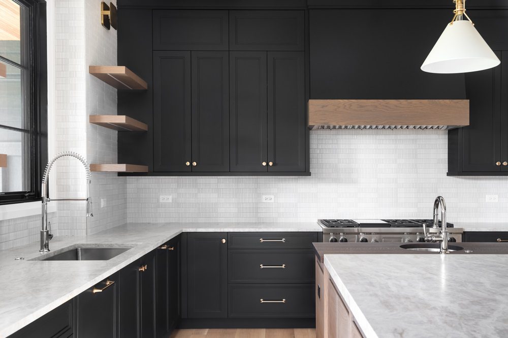 A modern kitchen featuring a contemporary backsplash with geometric tiles.