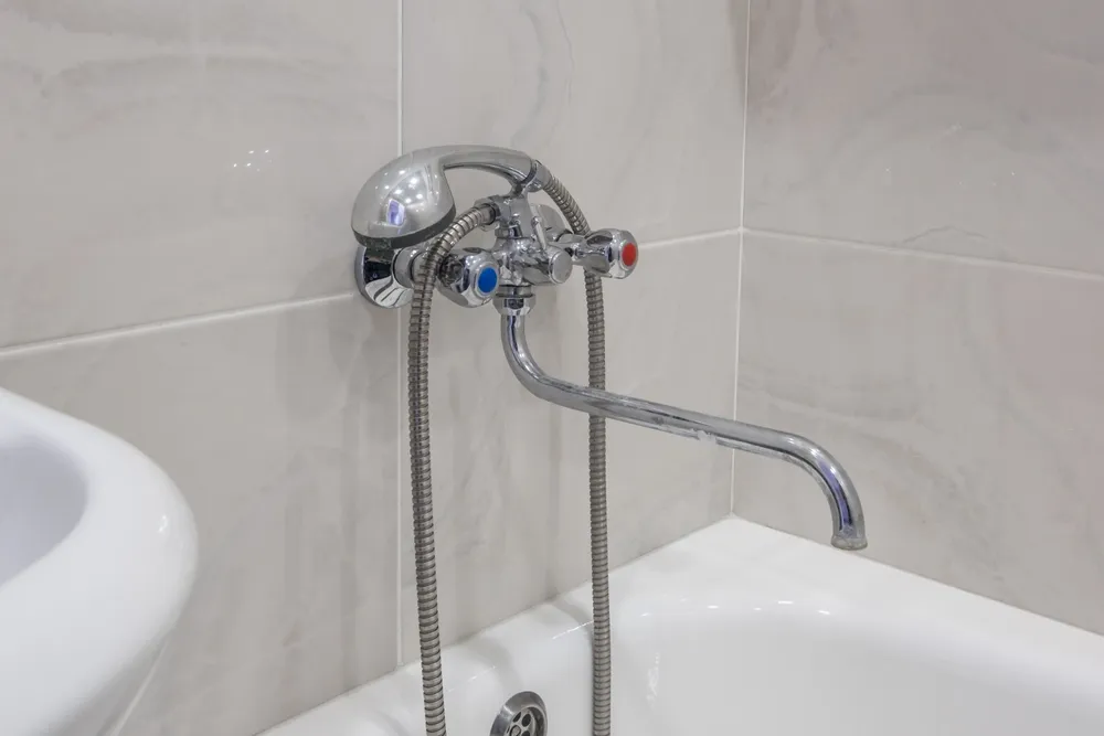  how to repair a fiberglass bathtub
