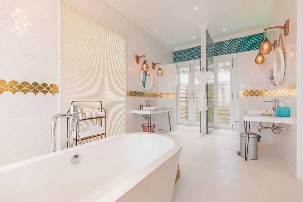 what is the average cost of a walk-in tub installed