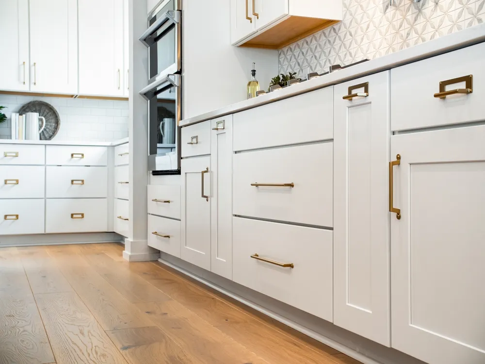 how to update old kitchen cabinets without replacing them